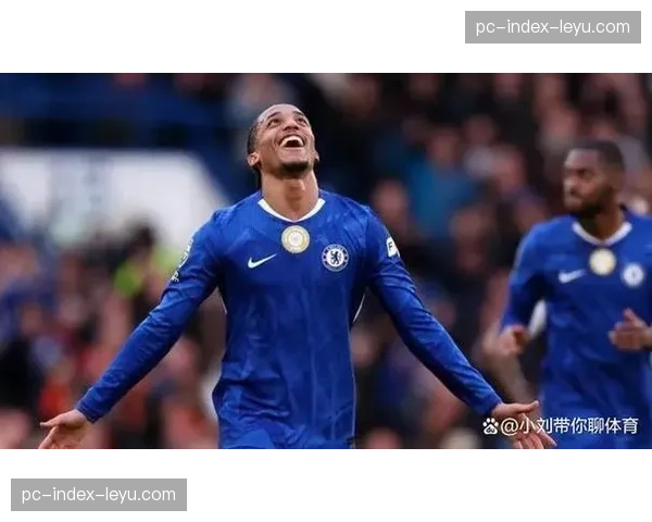 半场战报：切尔西0-2布伦特福德，蓝军后防连续失误送礼。
